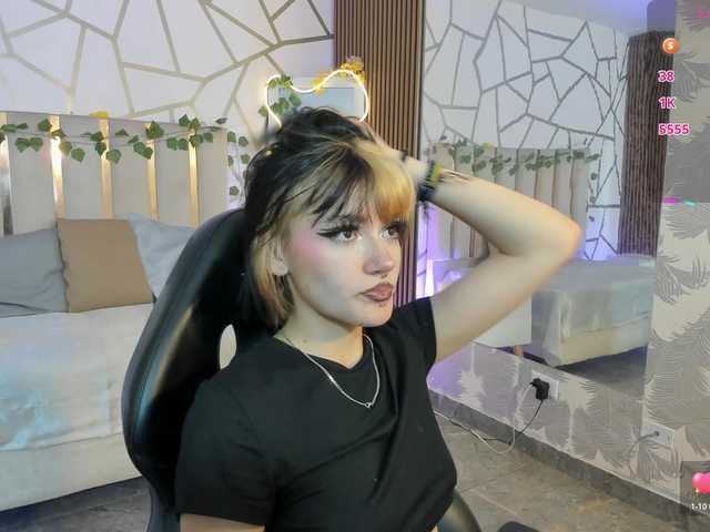 Cloee-tay1 live cam on BongaCams