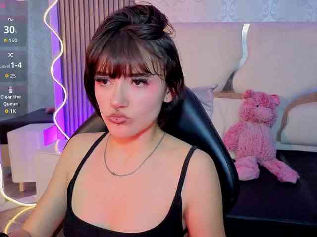 Cloee-tay1 webcam