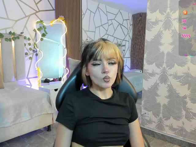 Cloee-tay1 webcam