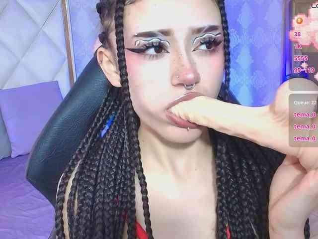 Cloee-tay1 webcam