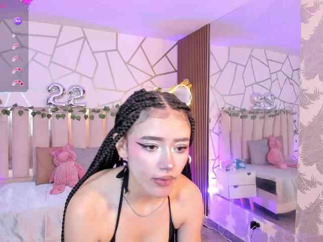 Cloee-tay1 webcam