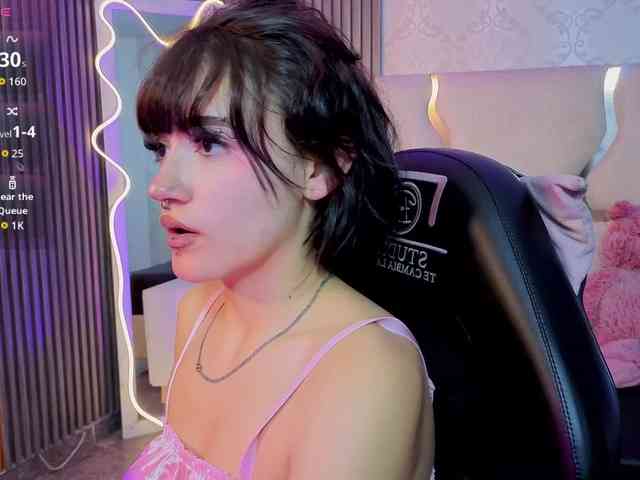 Cloee-tay1 webcam