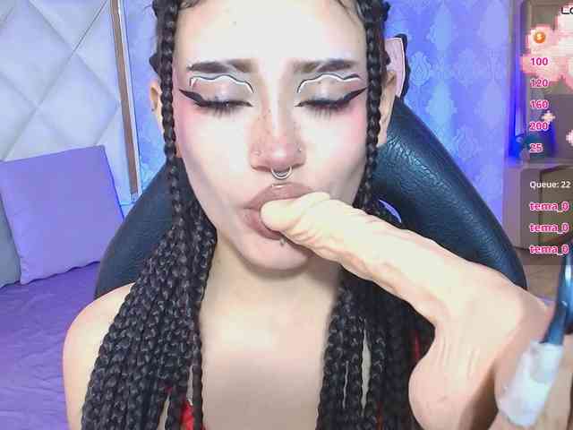 Cloee-tay1 webcam