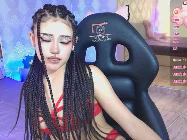 Cloee-tay1 webcam