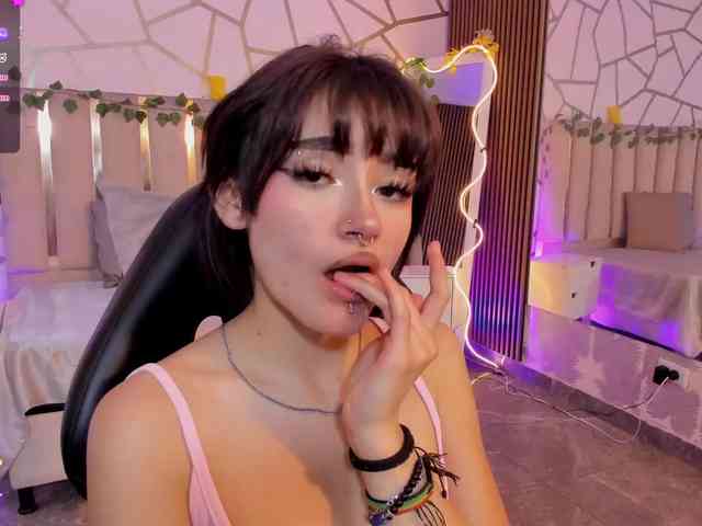 Cloee-tay1 webcam
