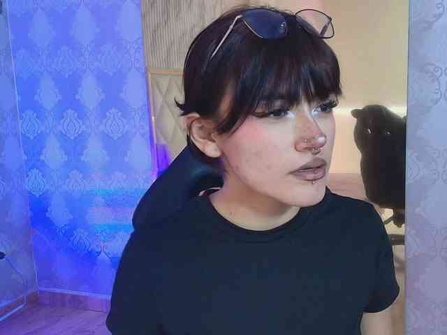 Cloee-tay1 webcam