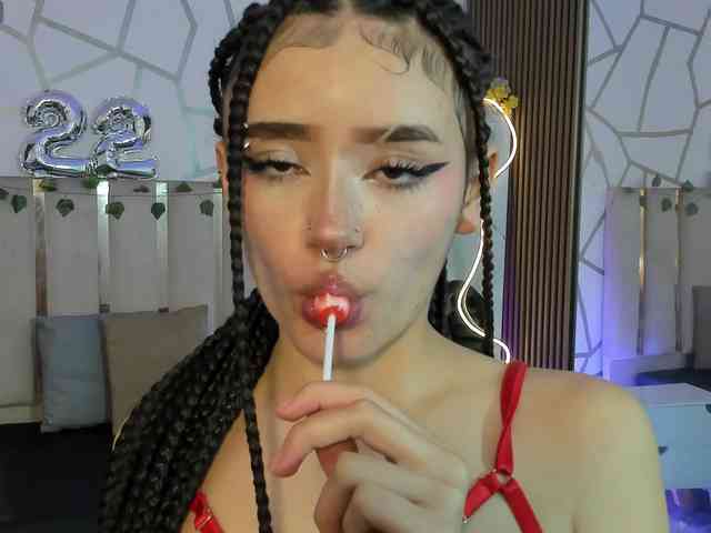 Cloee-tay1 webcam
