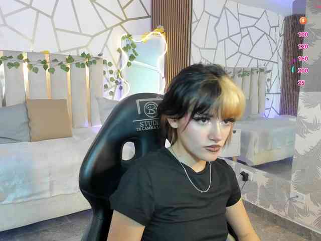 Cloee-tay1 webcam