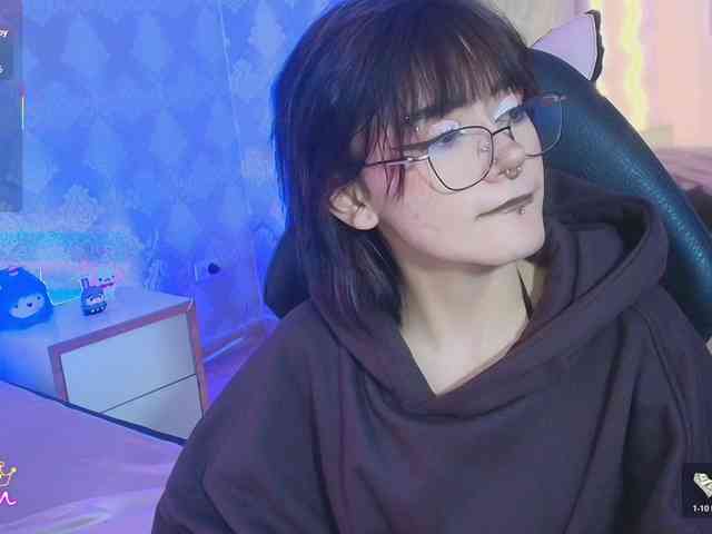 Cloee-tay1 webcam