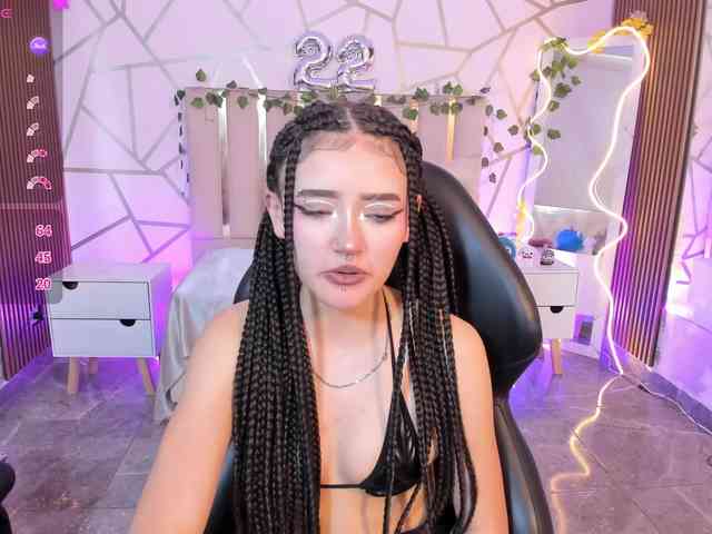 Cloee-tay1 webcam