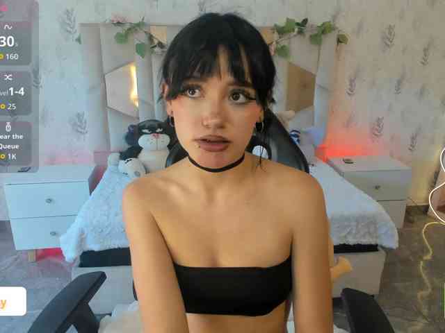 Model: Cloee-tay1