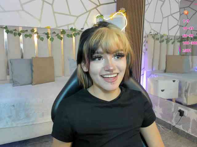 Cloee-tay1 webcam