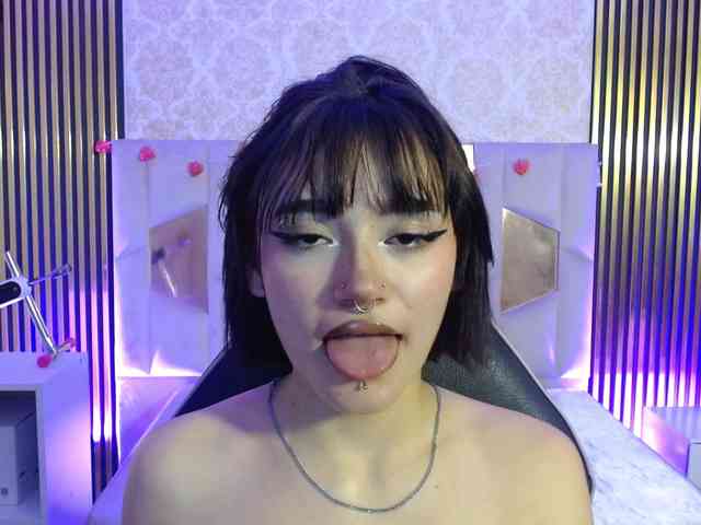 Cloee-tay1 webcam