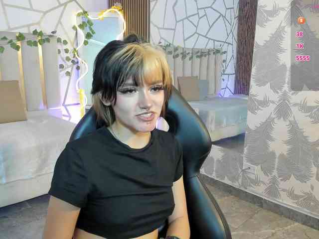 Cloee-tay1 webcam