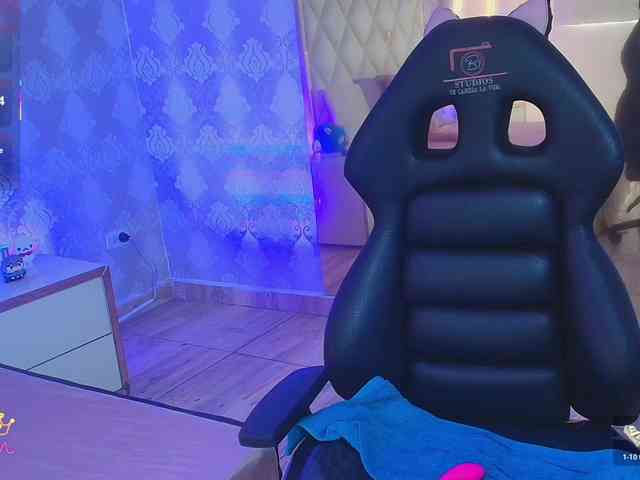 Cloee-tay1 webcam
