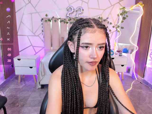 Cloee-tay1 webcam