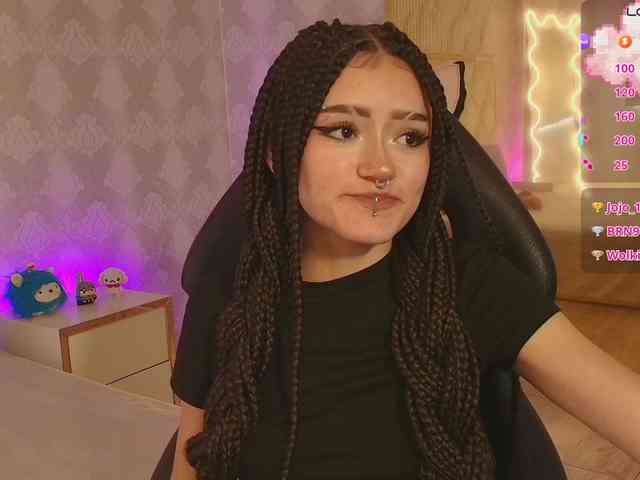 Cloee-tay1 webcam