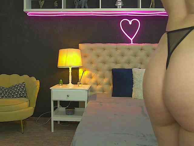 NoirKitten webcam