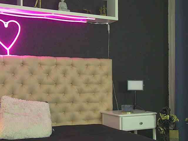 NoirKitten webcam