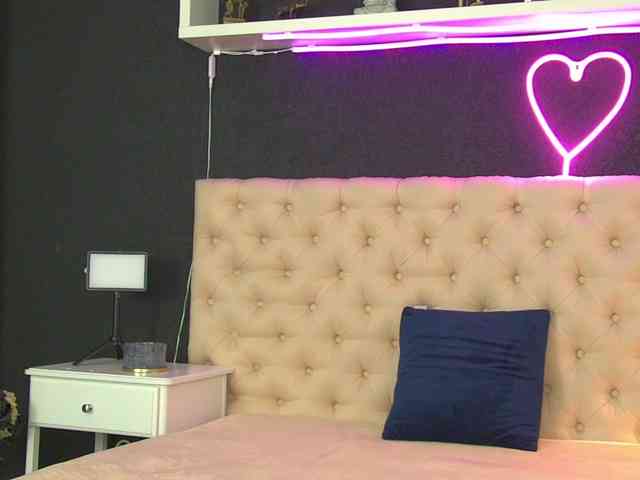 NoirKitten webcam