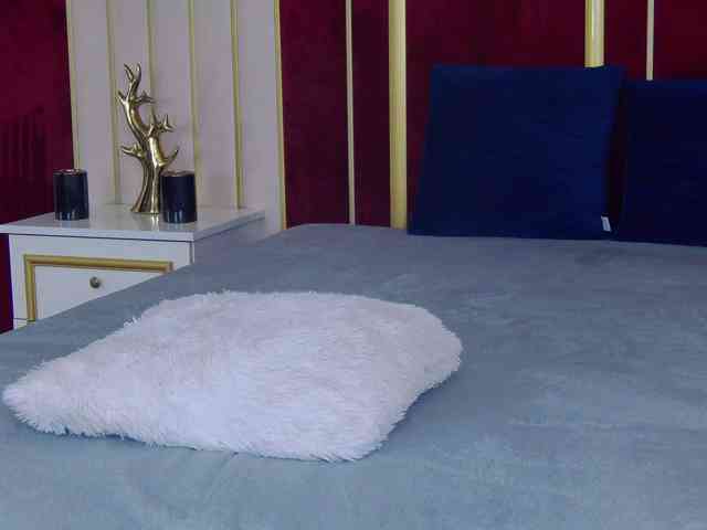 NoirKitten webcam