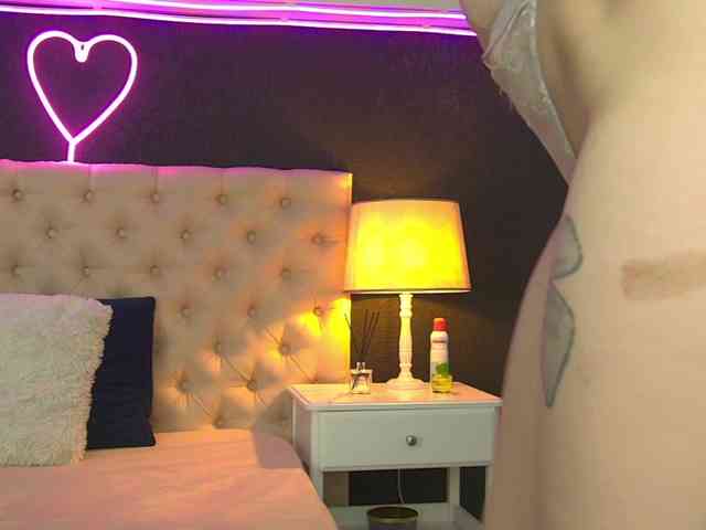 NoirKitten webcam