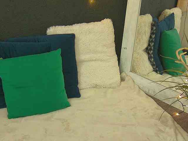 NoirKitten webcam