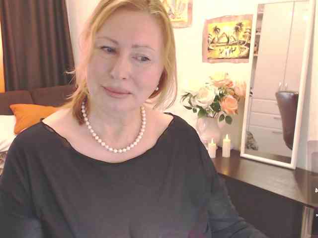HelenLoyd Live Webcam on BongaCams