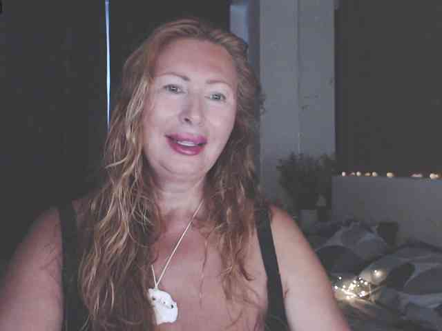 HelenLoyd Live Webcam on BongaCams
