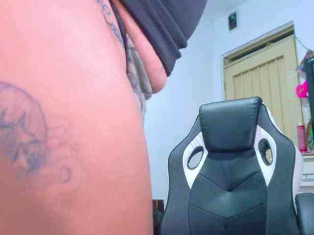 curvybigass1 webcam