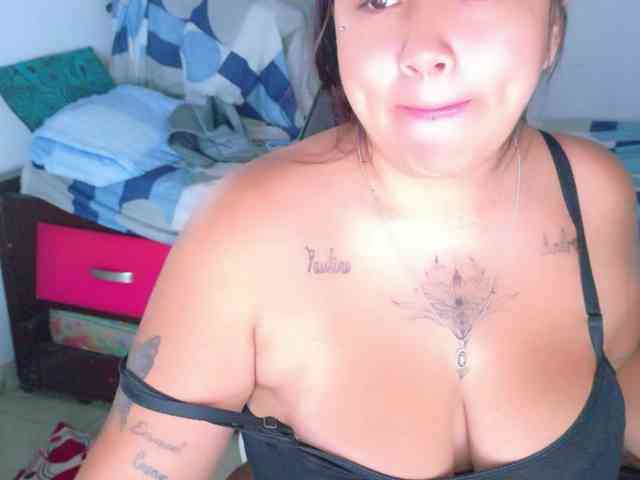 curvybigass1 webcam
