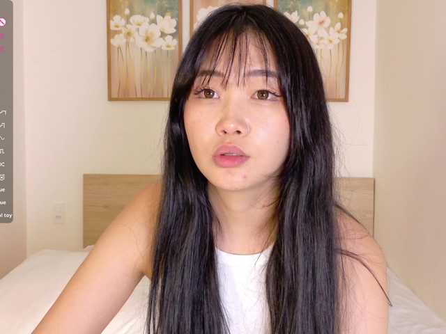 pinkyblooom Live Cam on BongaCams