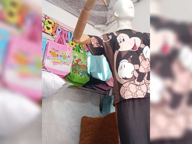 Bella-152 live cam on BongaCams