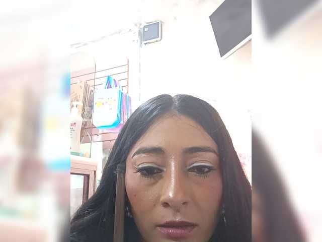 Bella-152 live cam on BongaCams