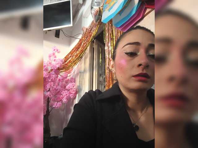 Bella-152 live cam on BongaCams