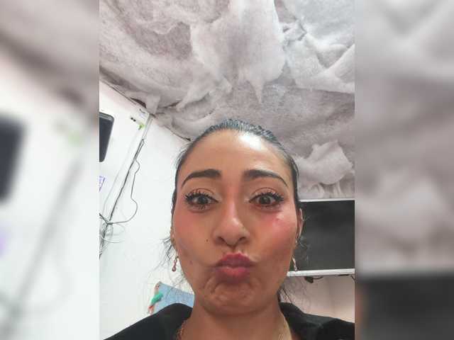 Bella-152 live cam on BongaCams