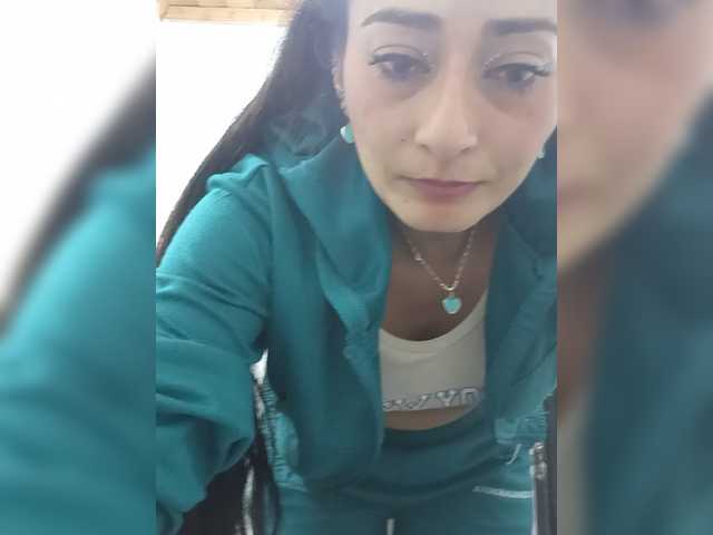 Bella-152 live cam on BongaCams