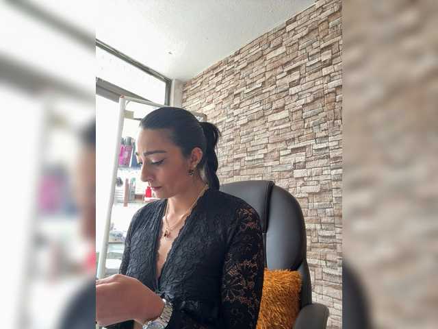 Bella-152's BongaCams show and profile