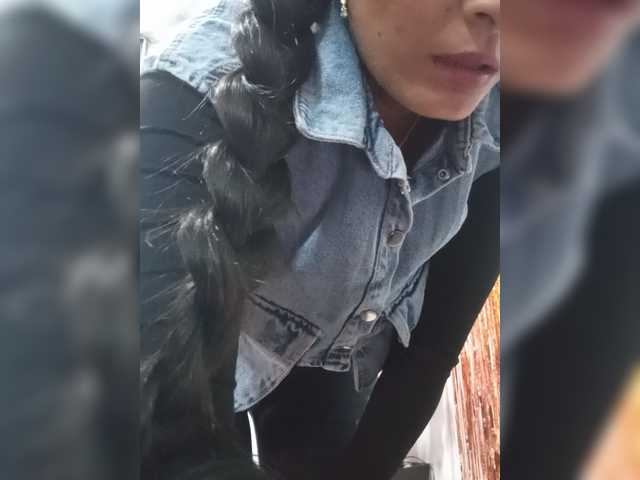 Bella-152 live cam on BongaCams