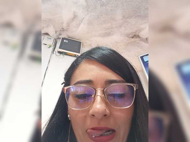 Bella-152 live cam on BongaCams