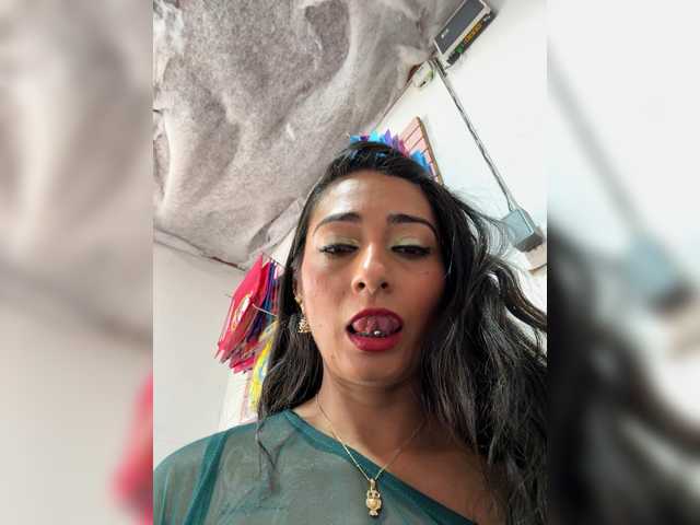 Bella-152 live cam on BongaCams