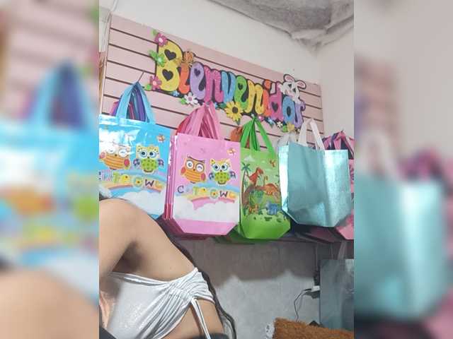Bella-152 live cam on BongaCams