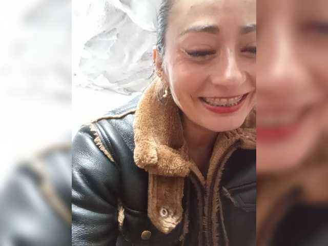 Bella-152 live cam on BongaCams