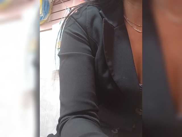 Bella-152 live cam on BongaCams