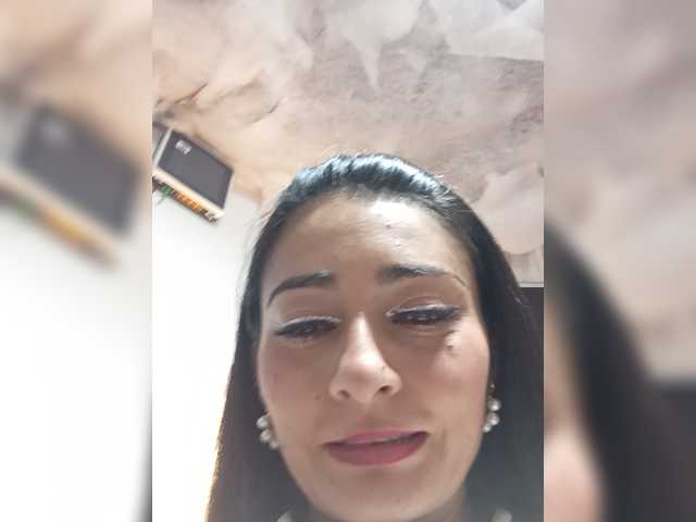 Bella-152 live cam on BongaCams