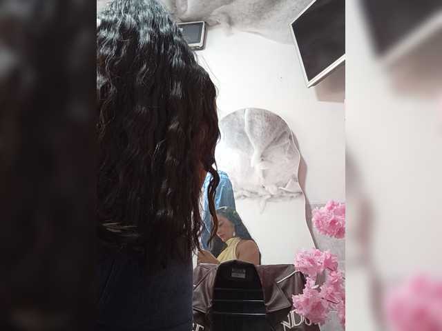 Bella-152 live cam on BongaCams
