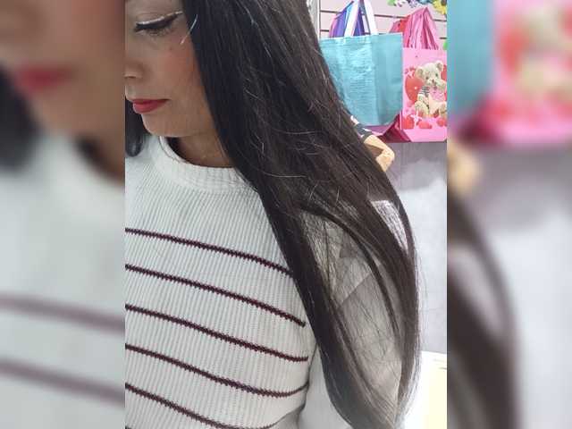 Bella-152 live cam on BongaCams