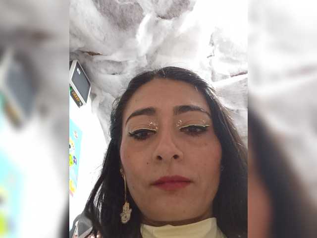 Bella-152 live cam on BongaCams