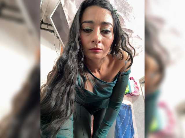 Bella-152 live cam on BongaCams