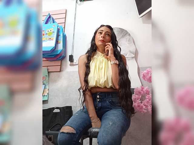Bella-152 live cam on BongaCams